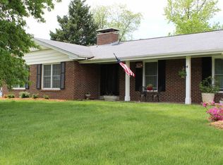 417 Beaver Lake Dr, Saint Charles, MO 63303