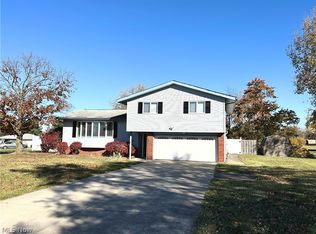 7610 Royal Ridge Dr, Parma, OH 44129