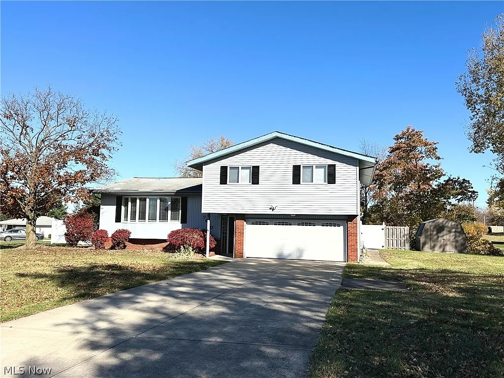 7610 Royal Ridge Dr photo 1