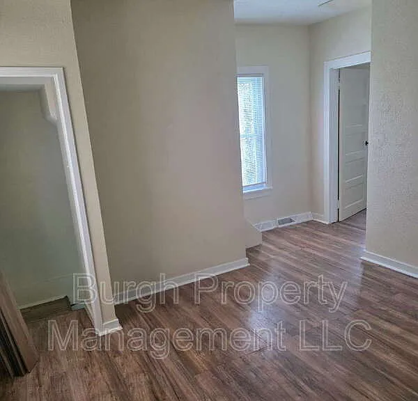 222 Vine St — Photo 11