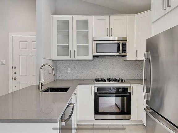 Kitchen / Entry