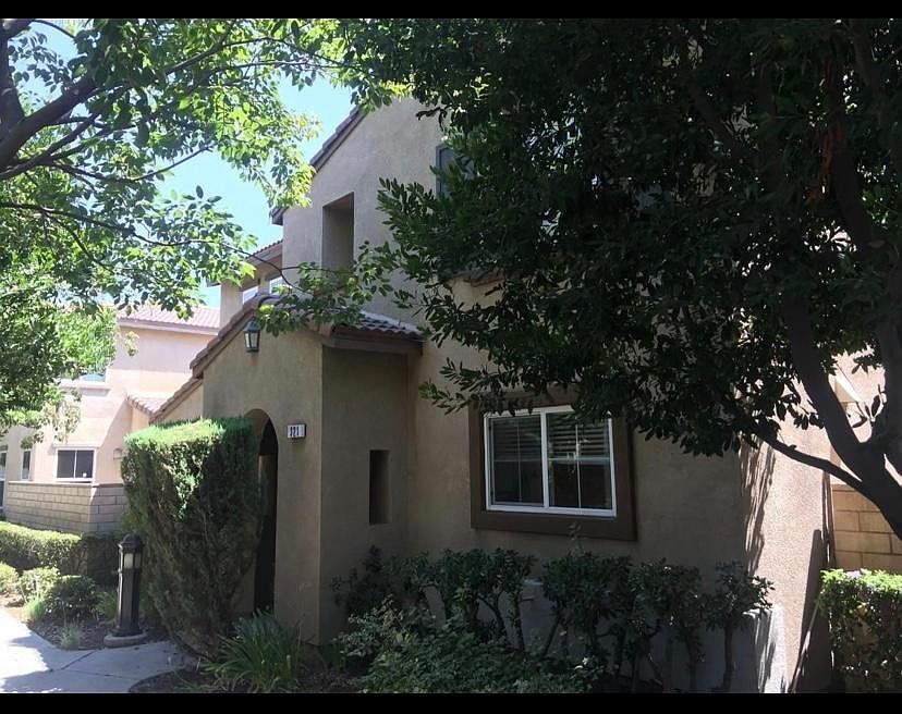 1st image of 321 N Placer Privado