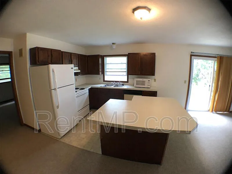 806-812 Bradley — Photo 4