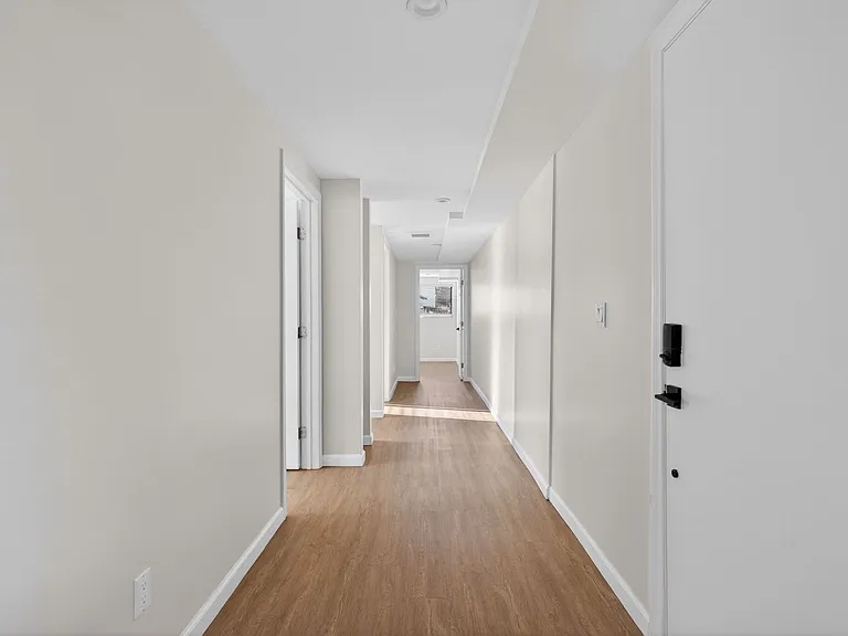 1751 Cabrillo Ave — Photo 16