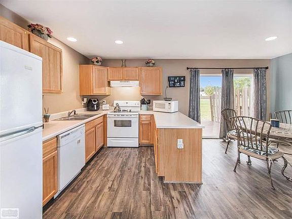 5th image of 19534 Stanford Ln