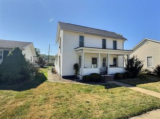 911 Chestnut St, Dresden, OH 43821