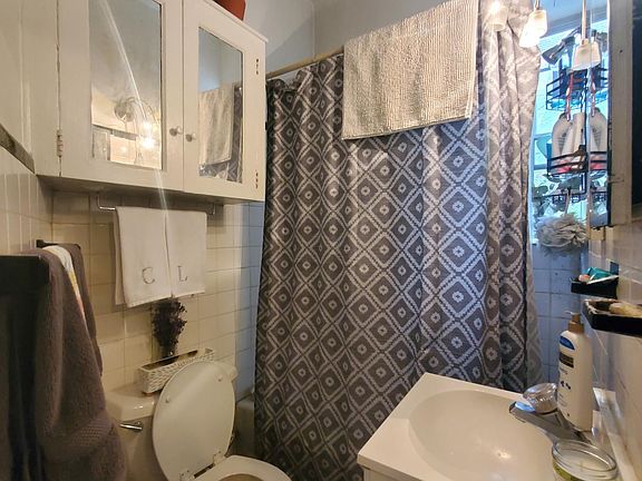 5th image of 4207 Pine St APT 1R