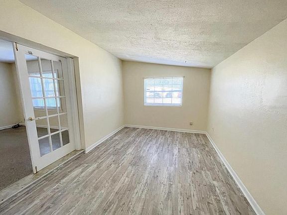 4th image of 4903 Town N Country Blvd