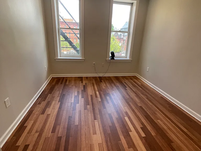 342 Montgomery St #2 — Photo 6