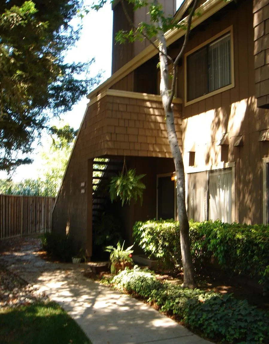 2 bed, 989 sqft, $3,195 — Photo 3