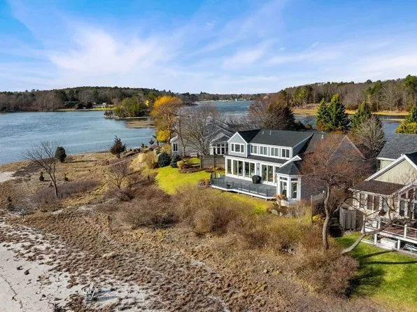 99 Campbells Ln, New Castle, NH 03854