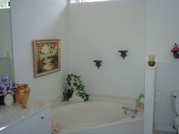 4th image of 603 SW Saint Thomas Cv