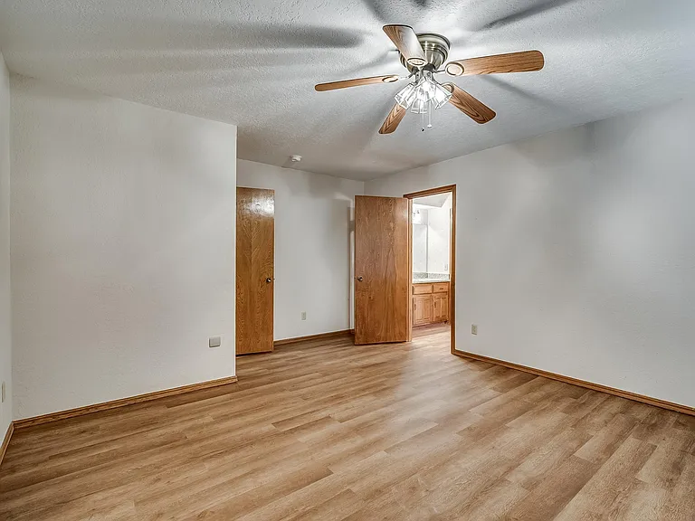 1111 Robin Hood Ln — Photo 12