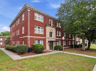 906 W Market St APT B1, Greensboro, NC 27401