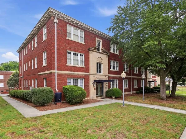 906 W Market St APT B1, Greensboro, NC 27401
