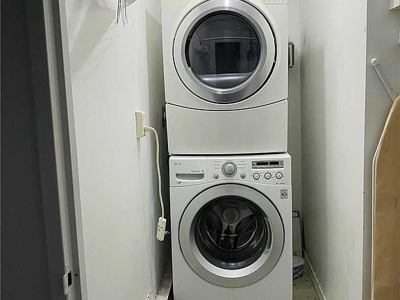 5th image of 1050 Falgarwood Dr #112