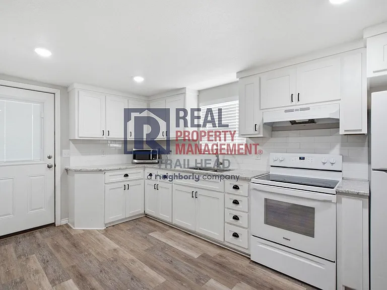 1590 W Long St — Photo 10