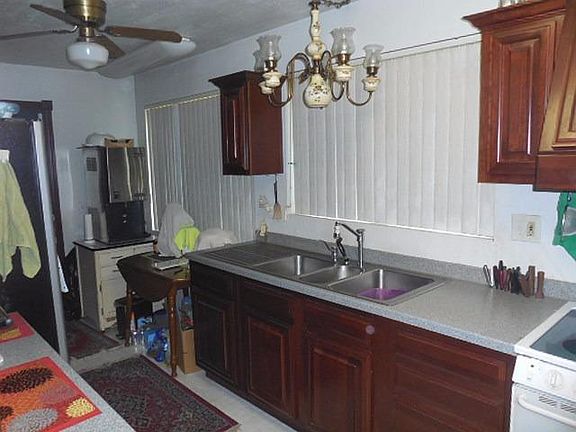 4th image of 7811 Lois Cir