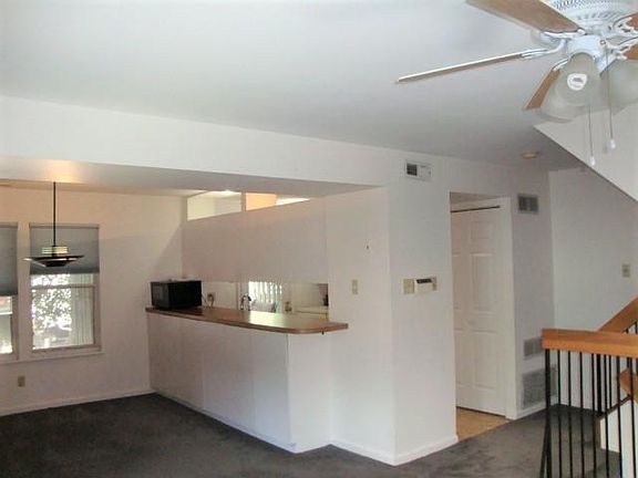 2nd image of 4371 Laclede Ave APT F