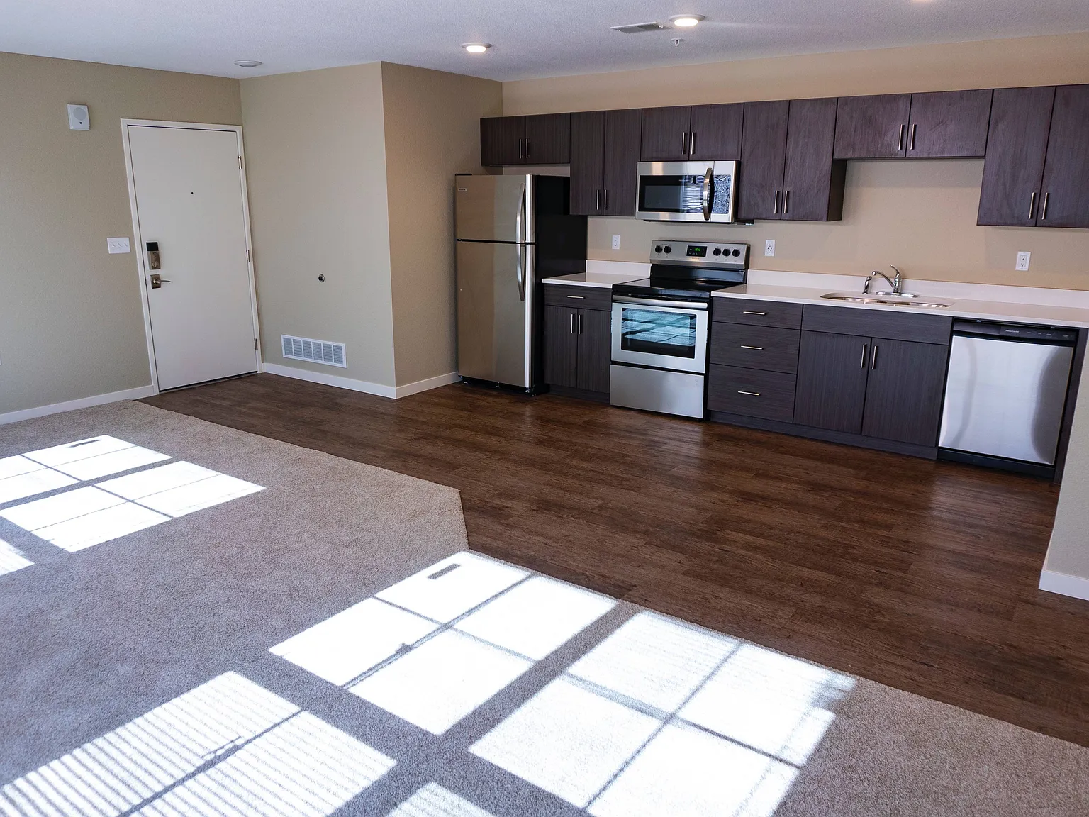 West Wind Place Apartments — Photo 3