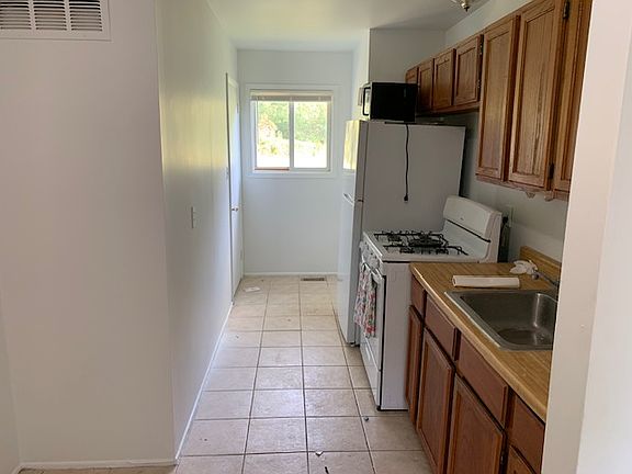 2nd image of 46411 Jefferson Ave #11