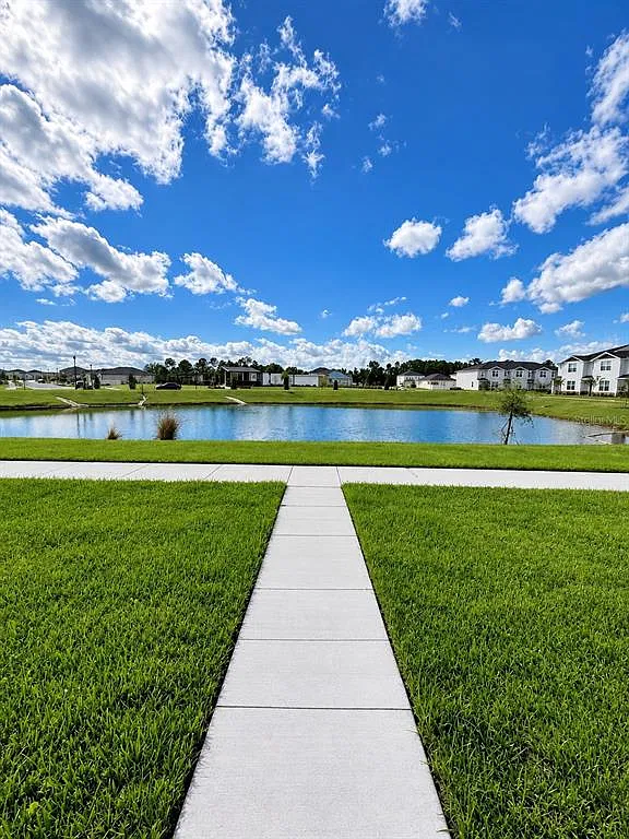 3 bed, 2.5 bath, 1551 sqft, $2,100 — Photo 2