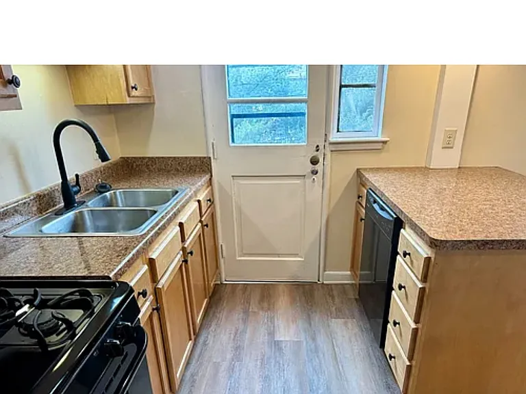 5819 N High St — Photo 10