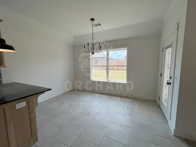 1021 Silver Birch St — Photo 7