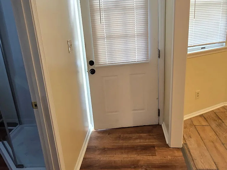 2902 Pine Ave #1B — Photo 4