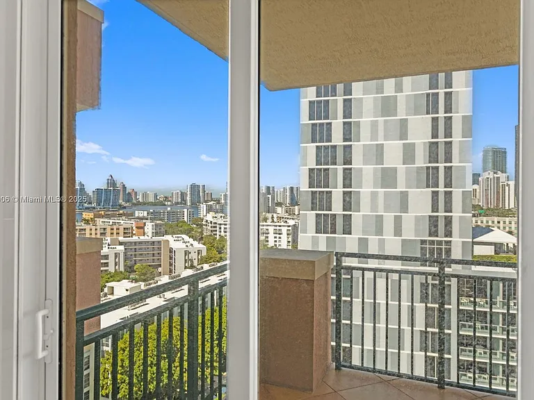 17555 Atlantic Blvd #Penthouse 7 — Photo 16