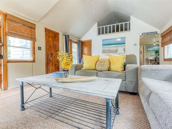 32 Treasure Road, Riverhead, NY 11901