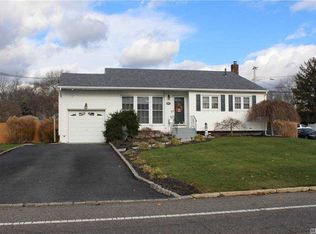 317 Hunter Ave, West Islip, NY 11795