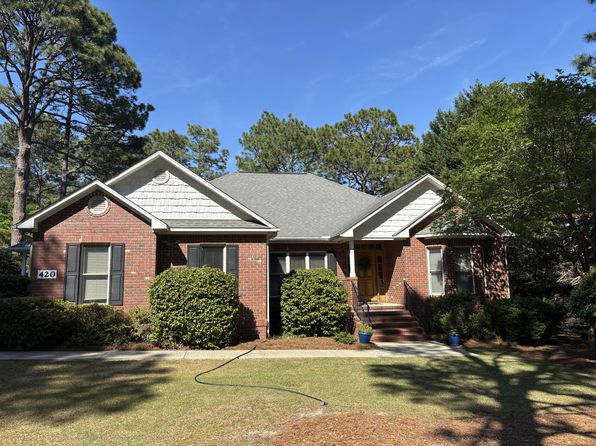 420 Lake Forest Dr SE