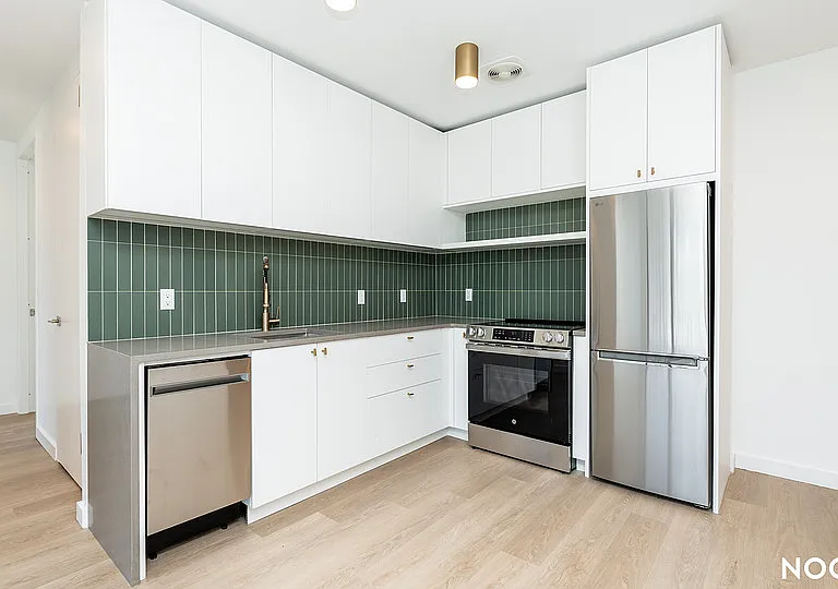 527 Grand Ave #306 — Photo 2