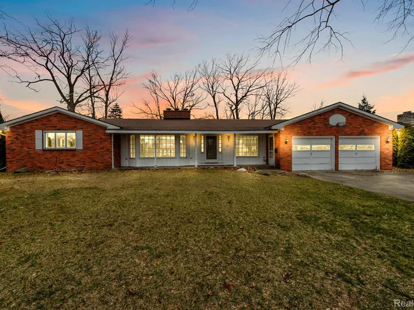 4125 Fairway Dr, Fort Gratiot, MI 48059