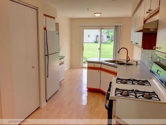 5th image of 2558 Dickens Dr