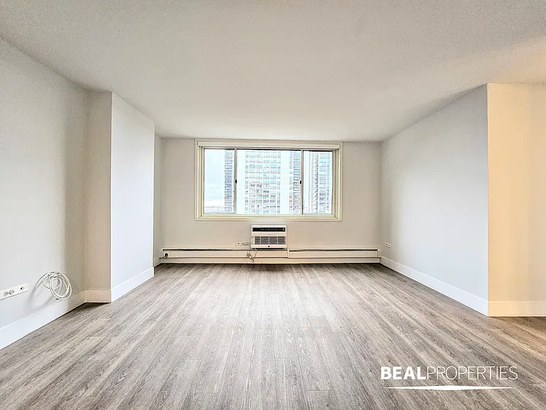 1344 N Dearborn — Photo 25