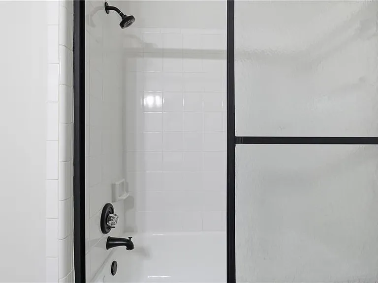 2110 Meadow View Ct — Photo 14