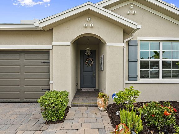 3rd image of 2790 NE Breezeway Circle