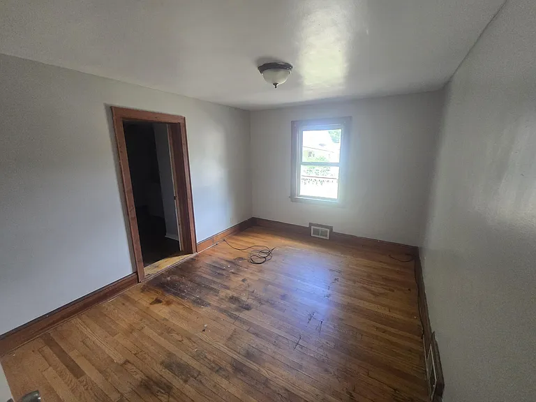 2205 Larchwood St NE — Photo 7