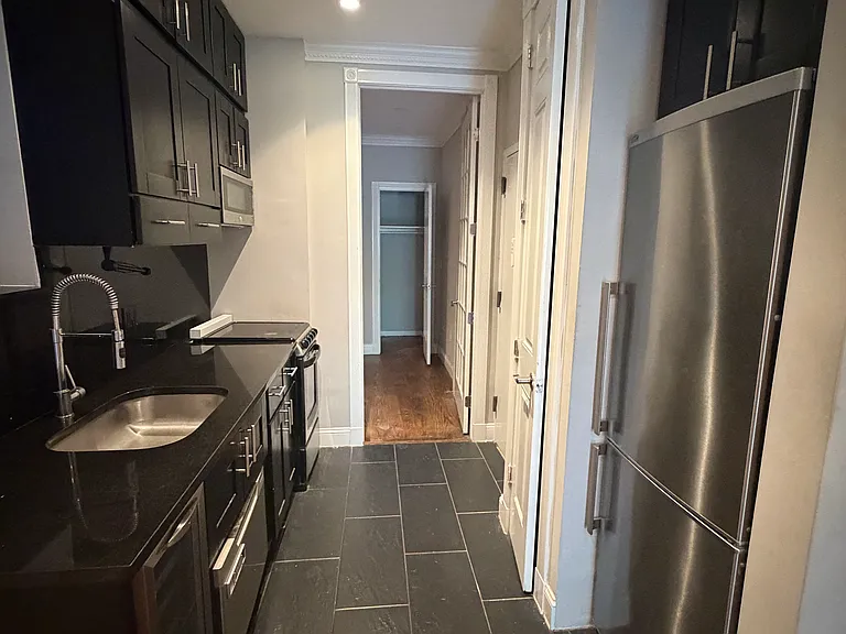 325 E 5th St #D3 — Photo 3