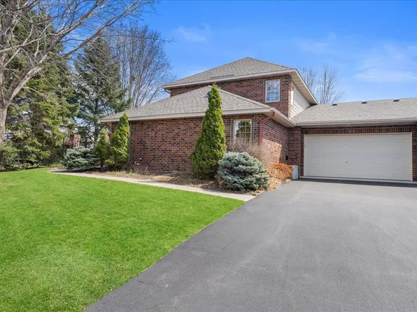 1818 Hunter Hill Rd, Hudson, WI 54016