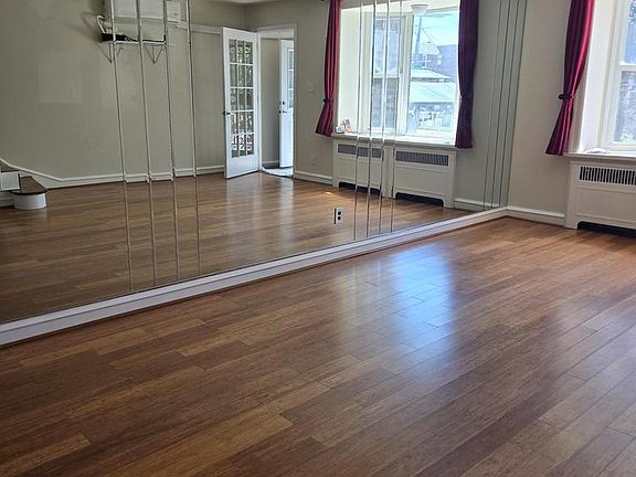 3rd image of 5934 Castor Ave
