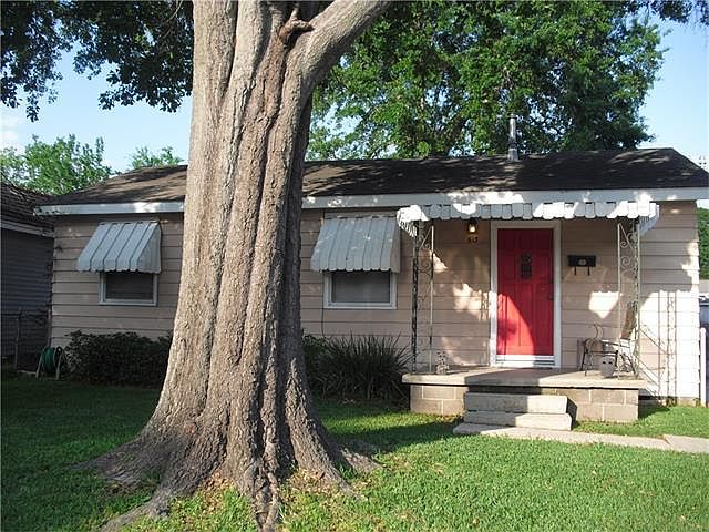 1st image of 613 Zinnia Ave