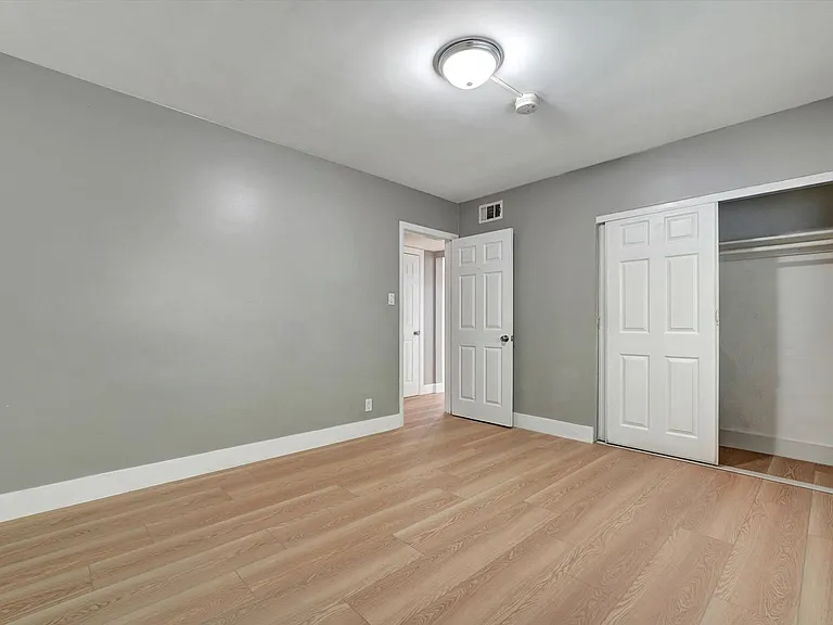 2040 S Sherbourne Dr — Photo 14