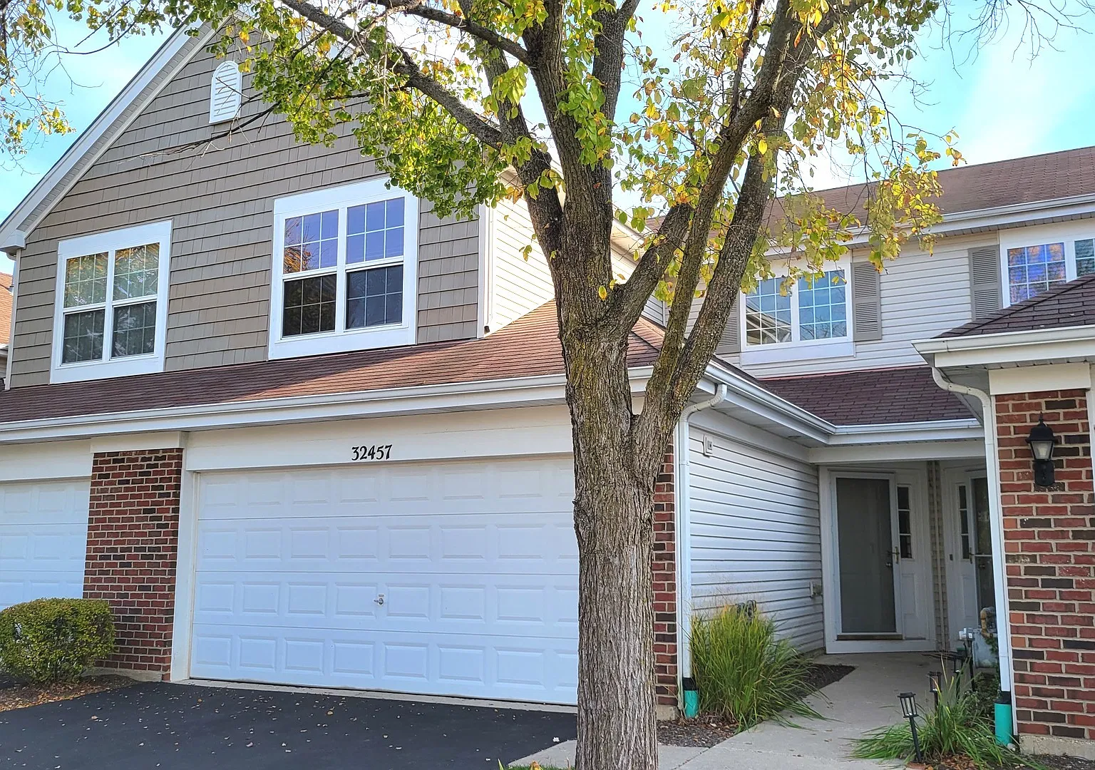 2 bed, 2.5 bath, 1468 sqft, $2,200 — Photo 1