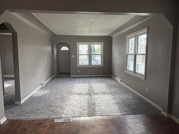 5th image of 22864 Piper Ave