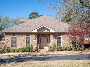 1 Graham Gardens Ln, Hot Springs, AR 71901