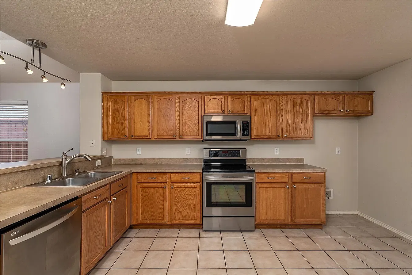 3992 Cherry Ridge Dr — Photo 4