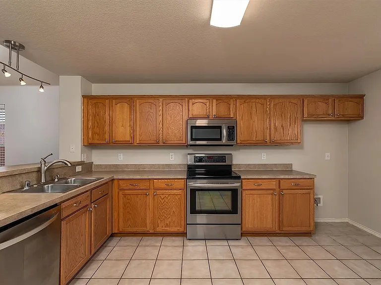 Cherry Ridge Dr — Photo 5